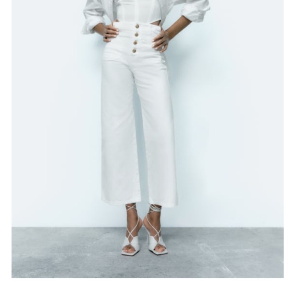 Zara High Wasisted White Jeans